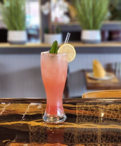 Pink lemonade, mint and lemon